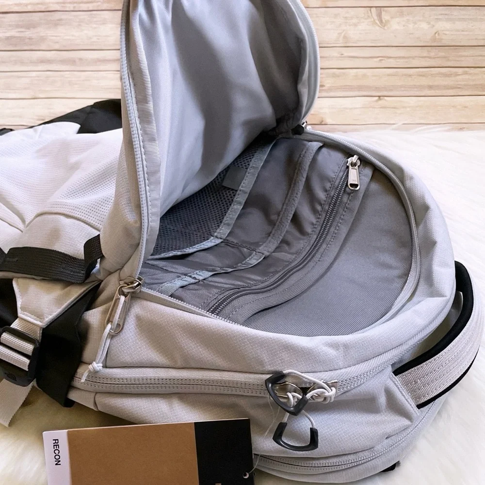The North Face Recon 30 Liter Backpack